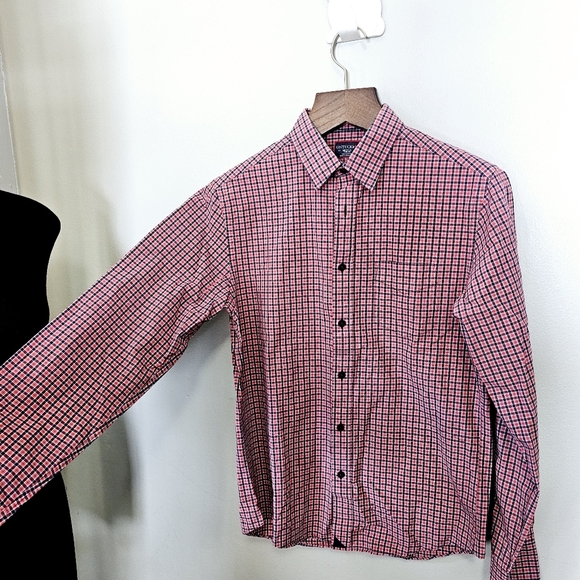 Untuckit medium slim fit men's coral navy plaid button shirt - Picture 5 of 9